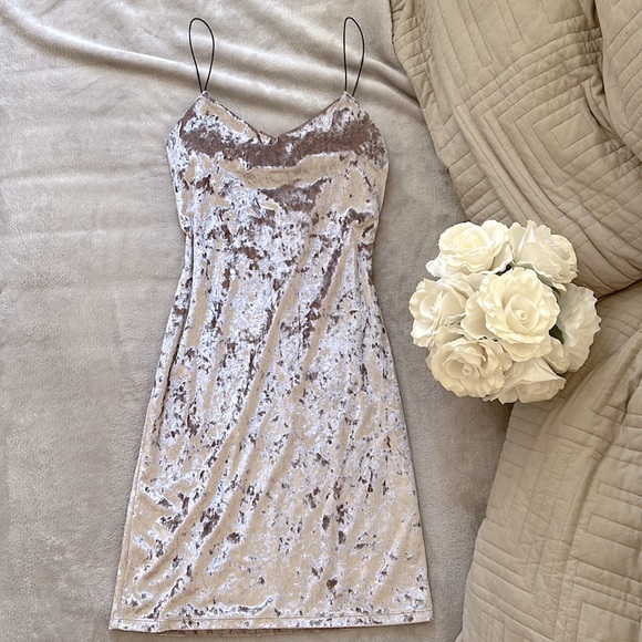 POLLY & ESTHER - velvet mini dress - Picture 1 of 9